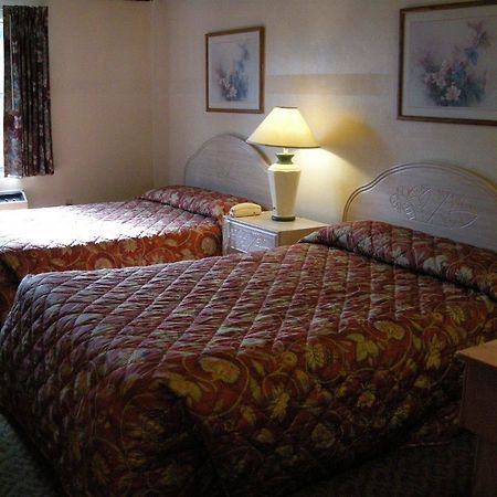 Relax Inn Lakeland Room photo