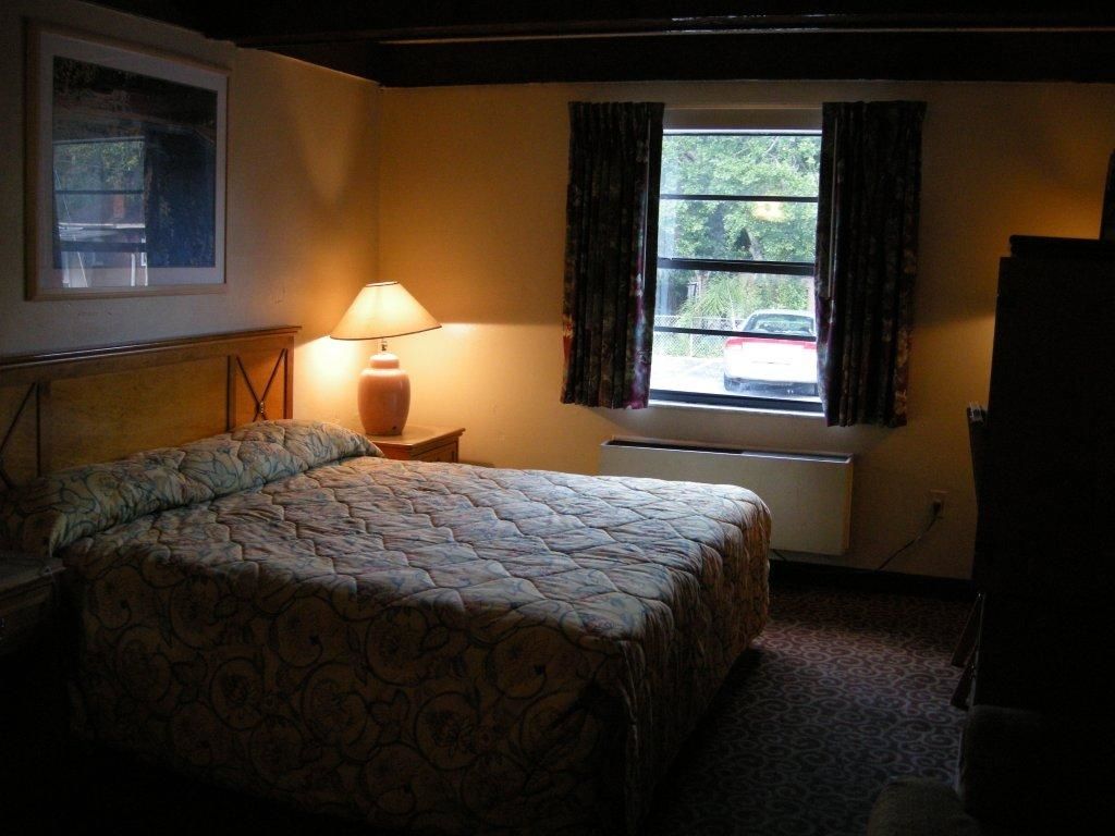 Relax Inn Lakeland Room photo